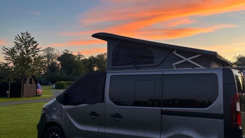 Bazz Van Dan – Campervan Vauxhall a 4 posti letto