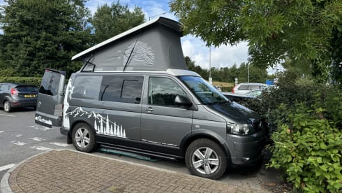 Dougie – Beautiful converted VW T5.1 Transporter 4 berth