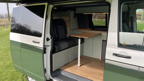 4-Sitzer Volkswagen Wohnmobil aus dem Jahr 2017