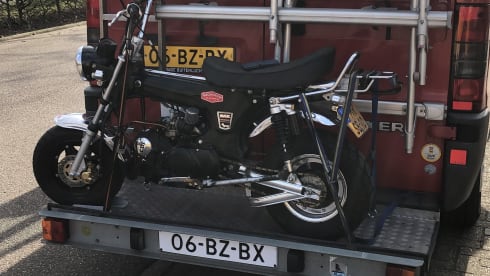 2p Peugeot postslag bus uit 2000