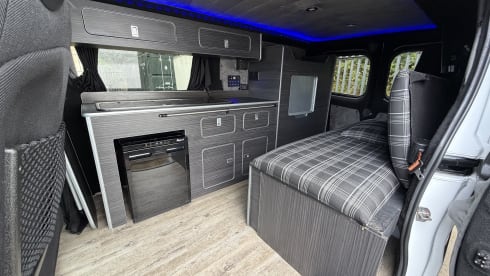 THE WEE HOOSE – Das kleine Haus – Vauxhall Vivaro LWB Wohnmobil – 4 Schlafplätze