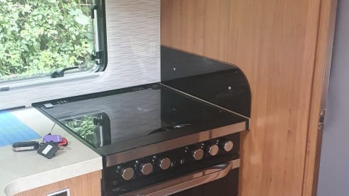 Audrey – Auto-Trail Frontier Comanche mit 6 Schlafplätzen von 2016