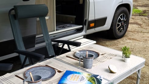 Yvonneke – Fiat: Off Grid-Nespresso-BIP&GO-Bicycle rack-Large refrigerator-LPG tank