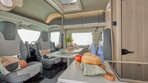 H5 – Auto Trail Expedition 67 Flex - 4 berth Campervan