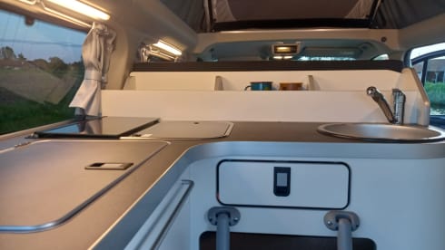 4p Ford bus from 2021
