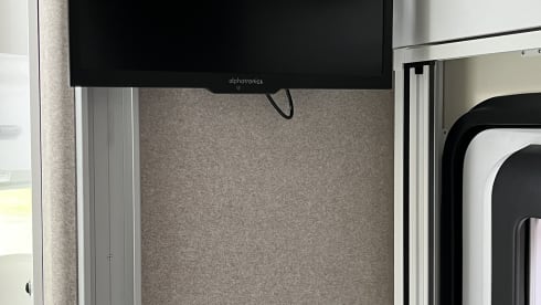 6p McLouis Glamys 320 alkoof bj 2024