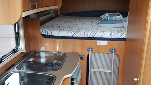 Compact Dethleffs 2-person camper