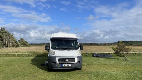 Tutu – Self-sufficient, cozy van in boho style