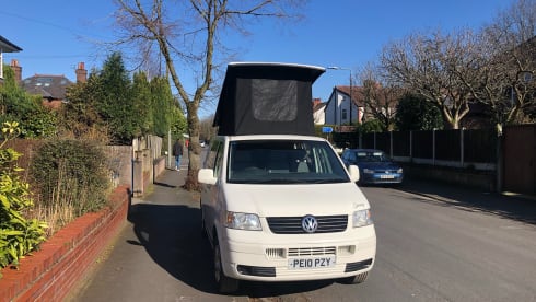 Snowy – Volkswagen T5 Family Camper 