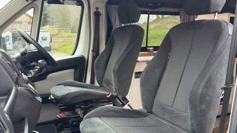 Henry – Citroën-Bus mit 2 Schlafplätzen aus dem Jahr 2017