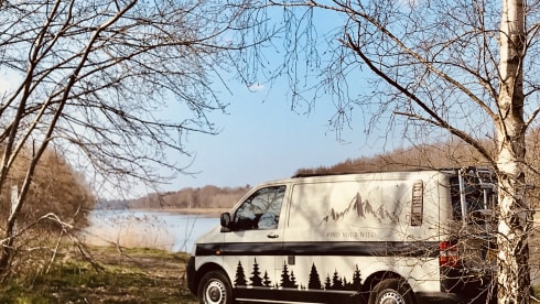 Freddie – 2-seater Volkswagen campervan from 2026