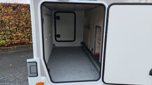 L199VP – Chausson 777GA Automatic Titanium VIP very luxurious, km free