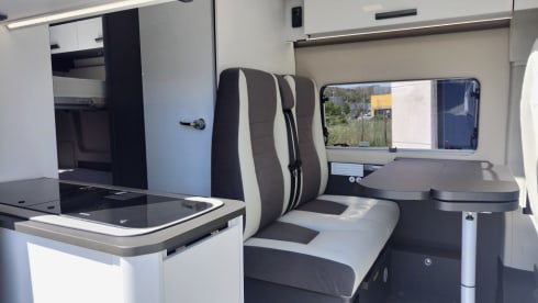 Menfys (2) veranda – Menfys VAN 3 MAXI S-Line (2) with veranda and photovoltaic