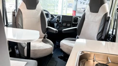 4p volledig uitgeruste campervan - NIEUW!