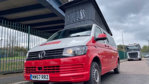 Reddy – VW Transporter MANUAL Pop Top 4 Berth