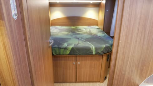 Carado Half Integral, Queen Bed, Lift Bed!!