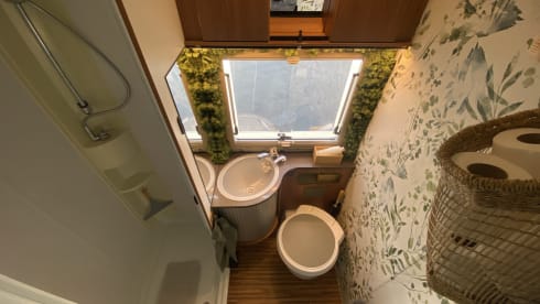 NU+ – 4p Adria Mobil alcove from 2012