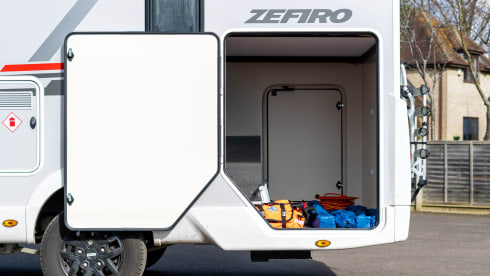 VDX – Compact 4 Berth Fixed Bed (Air Conditioned) 2024 Model