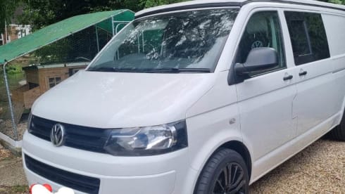 Guinevere – T5.1 Brand new  conversion - 4 berth Volkswagen bus from 2011