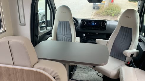 Integral very spacious camper Mercedes Burstner 2020