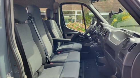 Cool, cozy 3p Renault Master campervan from 2017