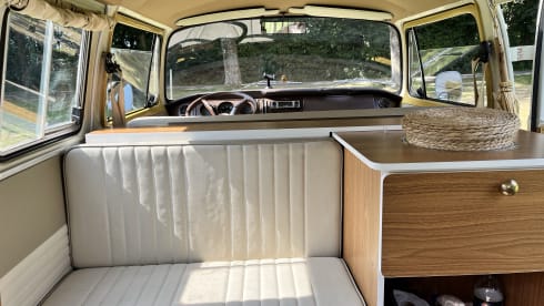 De Bus – 2p Volkswagen campervan from 1980