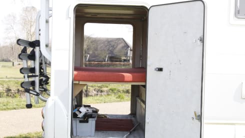 Spacious family camper Rimor NG8