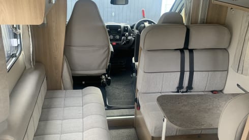 Autoquest 196 – Autoquest 196 motorhome 6 berth (delivery and pick up available)