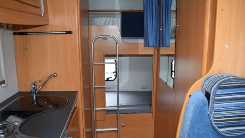 Ford Benimar  – Comfortabele familiecamper met 6 slaapplaatsen compleet ingericht