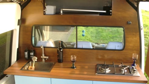 Bobbie – Colorful off grid crafter