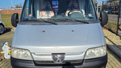 Johnnie – 2p Peugeot bus uit 2002