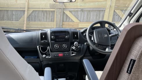 BAILEY – AMAZING PEGUEOT BAILEY 70-6 DRIVE ON A CAR LICENSE 6 BERTH AND 6 SEATBELTS