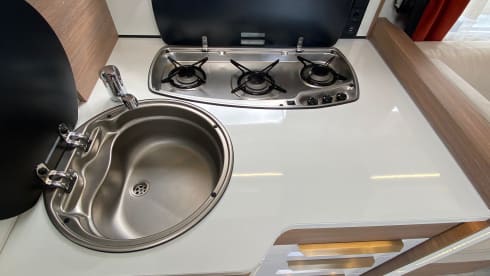 Pilote P746C – Camper Pilote nuovo, molto lussuoso, attrezzato con 4 posti letto