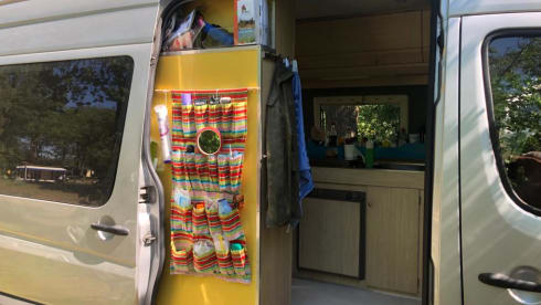 Laura – Delicious compact machine with all amenities and 2x air conditioning!