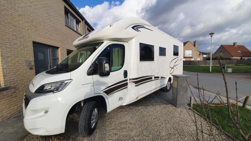 Start your freedom – Spacious MC Louis Sovereign 80 Semi-Integral