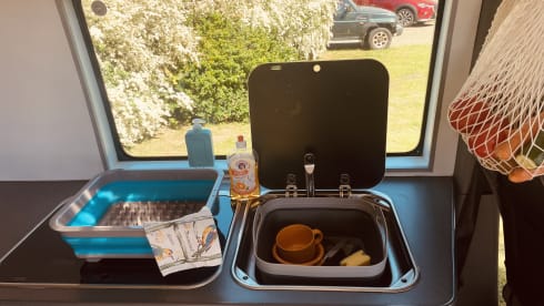 Betsie – 2p Renault campervan uit 2002