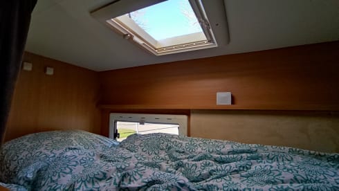 Diesel de roze schaats (kids zijn creatief 😄) – Comfortable and complete 6p alcove camper
