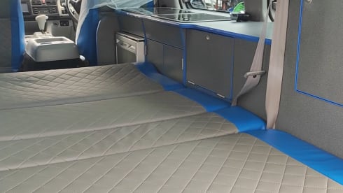 Hightop – Mazda bongo high top 3 birth 