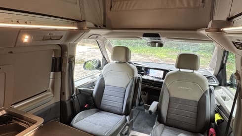 Mantel – 4-seater Volkswagen bus from 2025