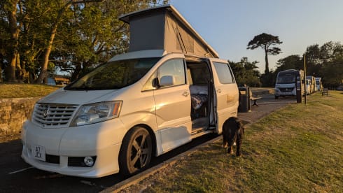 Alph – Cute Campervan 3 berth Toyota Alphard Auto