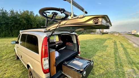 #ExplorerBuzzs – 4 Person MB Vito 4x4 Campervan (2009)