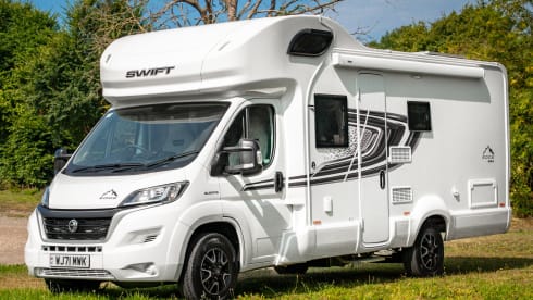 Big Bertha – 4 berth Swift alcove 