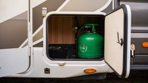 Luxe  4p camper – 4p Ford semi-integrated uit 2015
