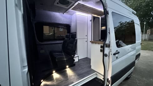 Callie – 5 berth Mercedes-Benz campervan from 2014