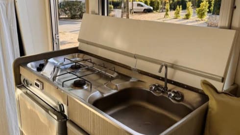 The Wandering Star – Fiat 5beds 4seater solar panels