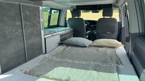 4p Volkswagen campervan uit 2024