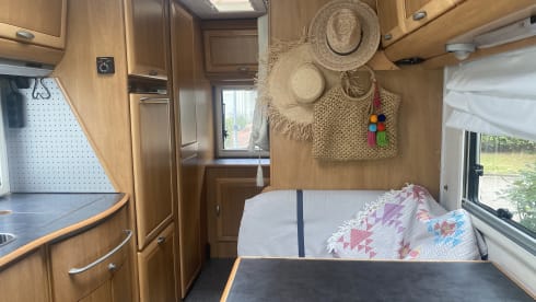 Hymer – Nice integral camper for 4 people