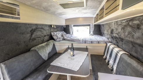 Leonardus – Leonardus - fire brigade camper Mercedes 4-p