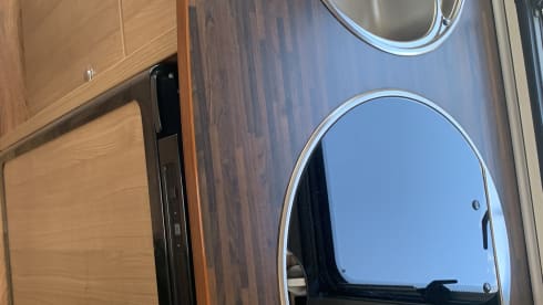 Hymer – Recent well equipped integral mobile home