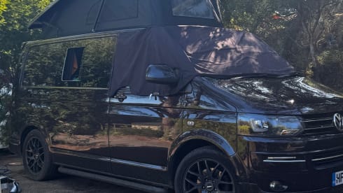 Aubergine Dream Machine – Newly Converted T5 Campervan 4 berth